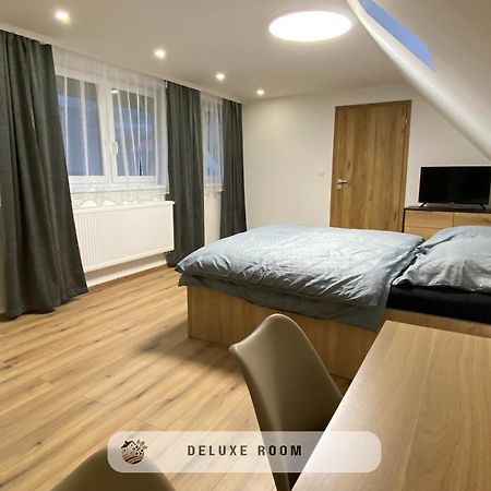 Apartmanovy Dom Visnove Bagian luar foto