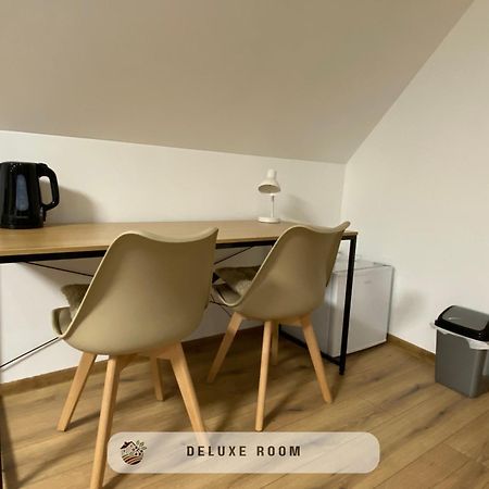 Apartmanovy Dom Visnove Bagian luar foto