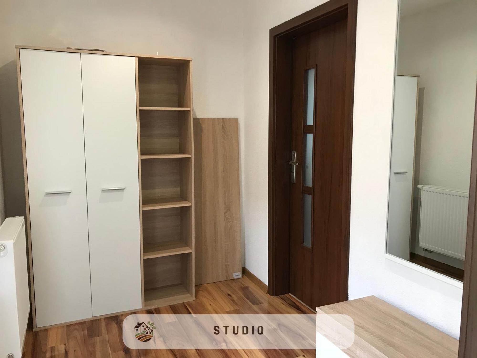 Apartmanovy Dom Visnove Bagian luar foto