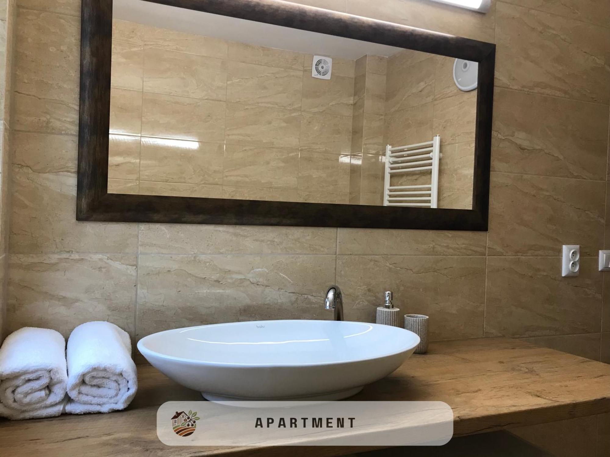 Apartmanovy Dom Visnove Bagian luar foto