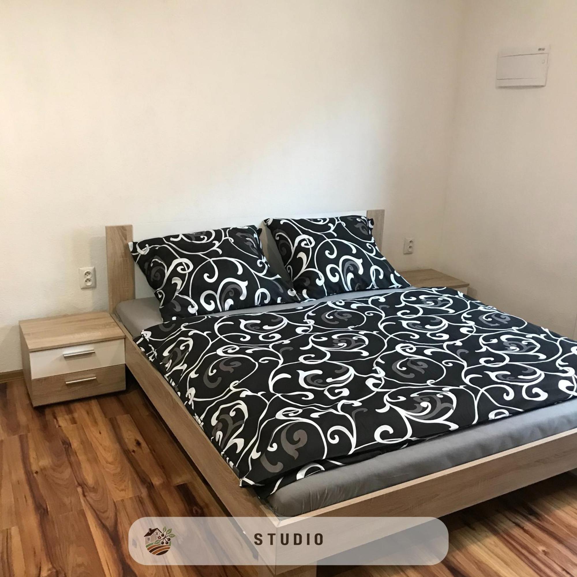 Apartmanovy Dom Visnove Bagian luar foto