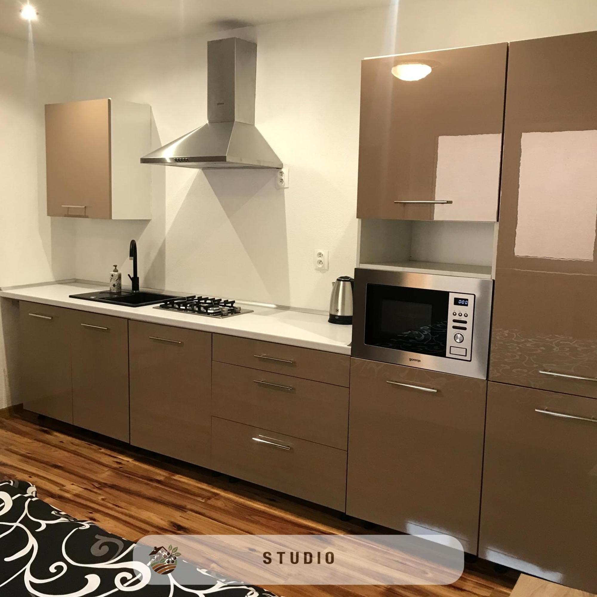 Apartmanovy Dom Visnove Bagian luar foto