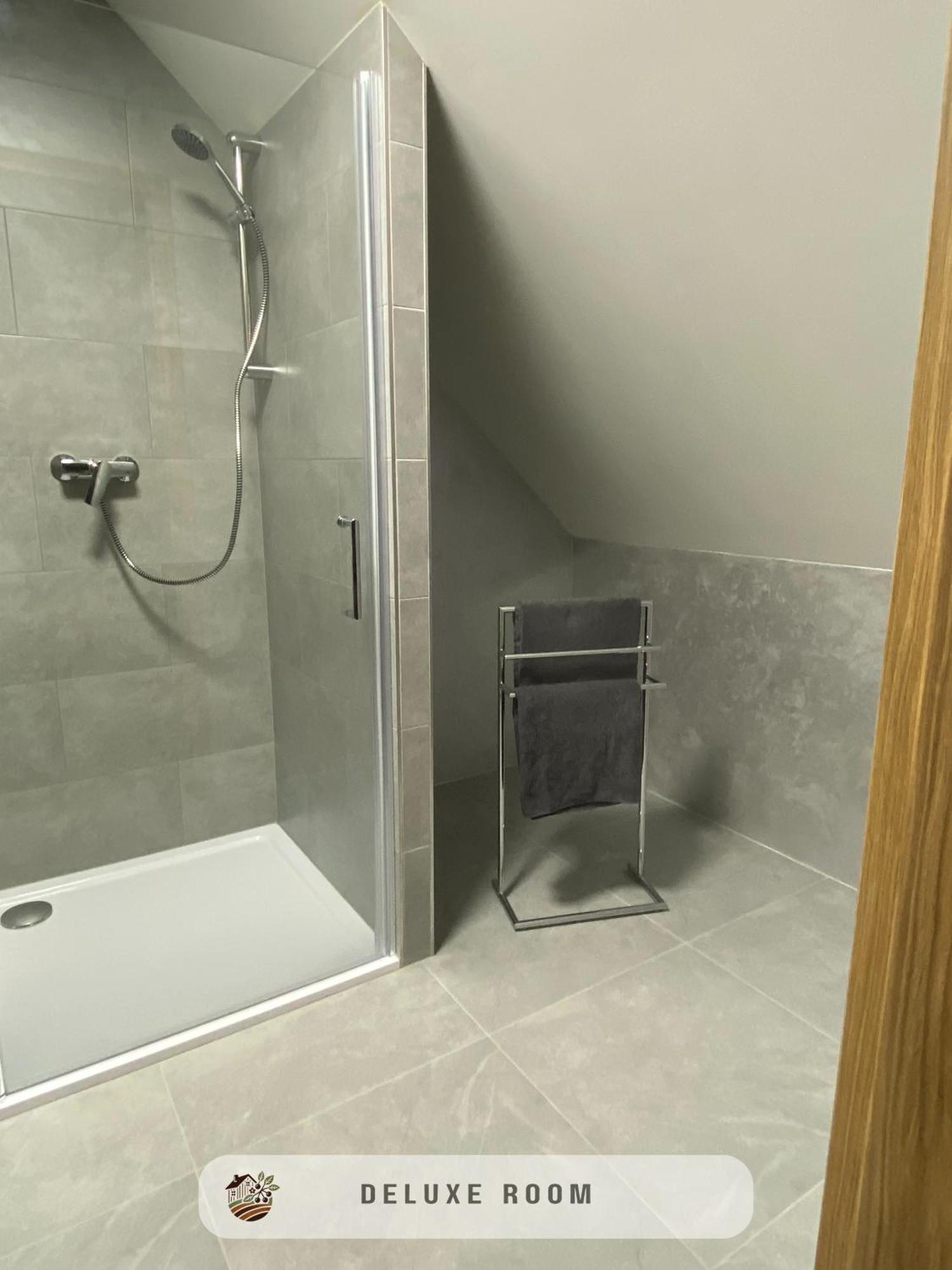 Apartmanovy Dom Visnove Bagian luar foto