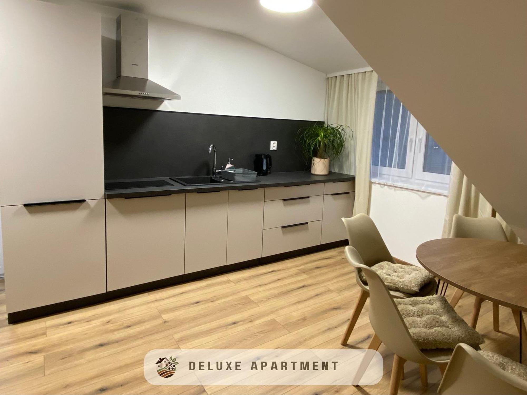 Apartmanovy Dom Visnove Bagian luar foto