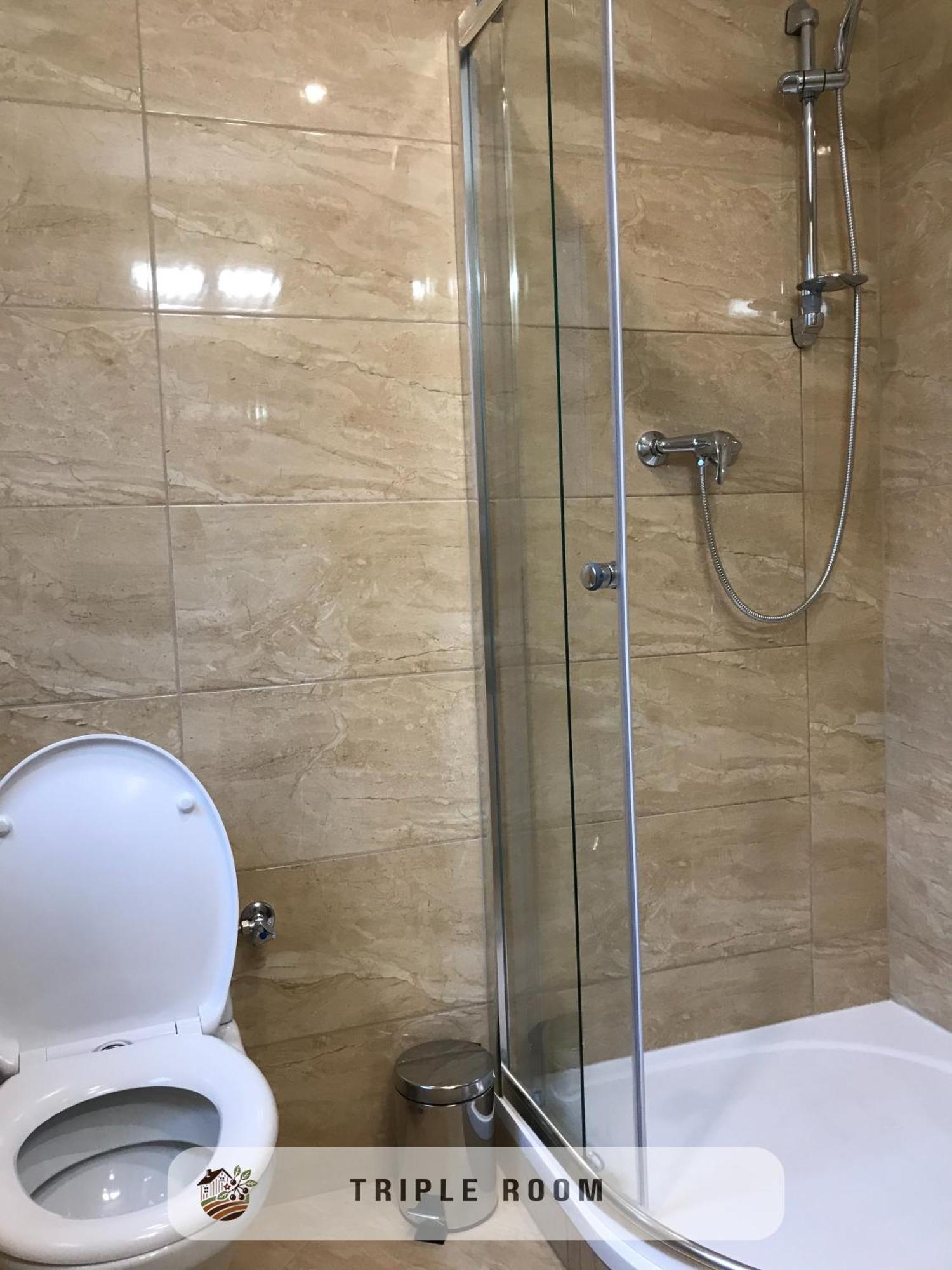 Apartmanovy Dom Visnove Bagian luar foto
