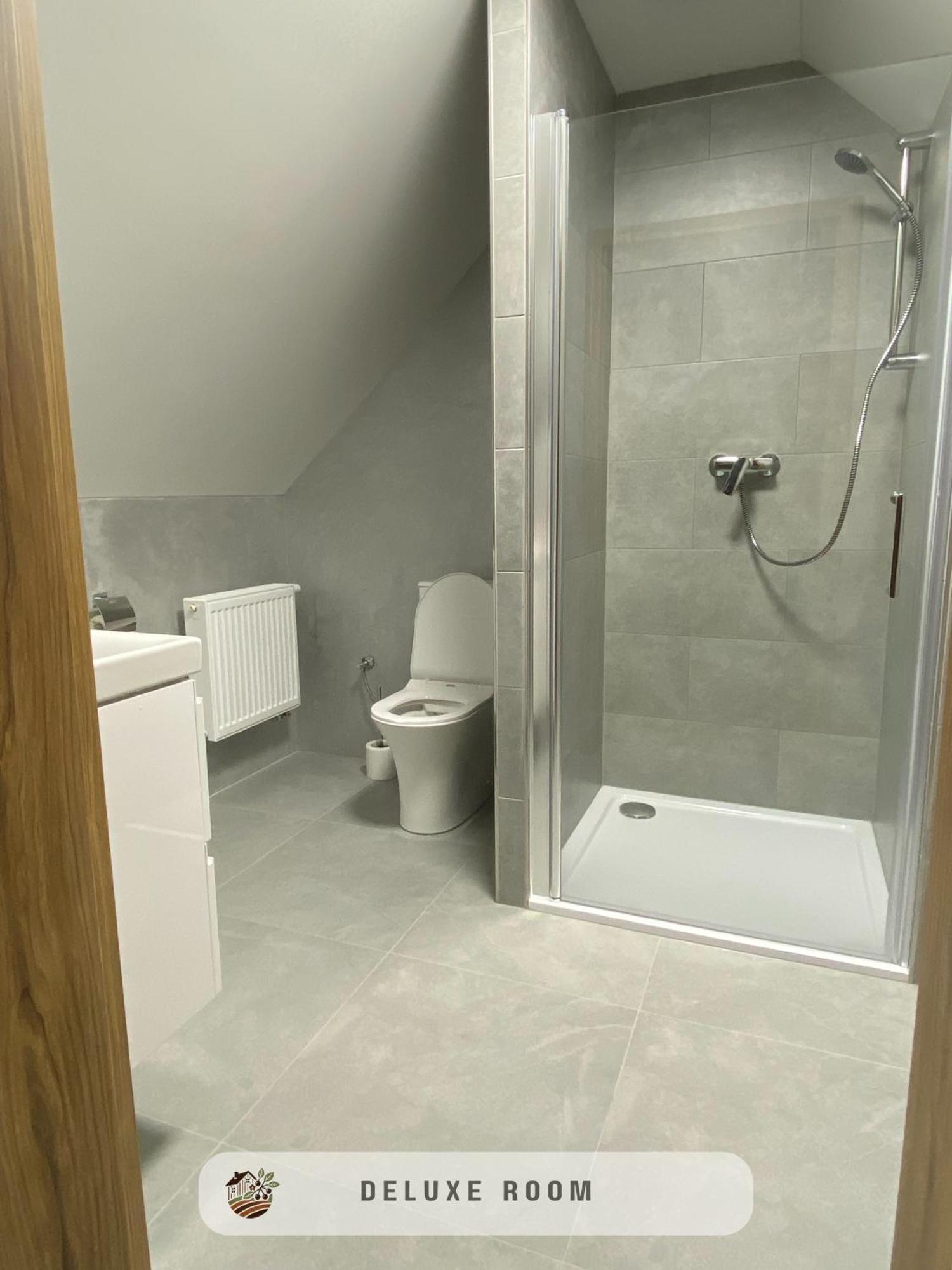 Apartmanovy Dom Visnove Bagian luar foto