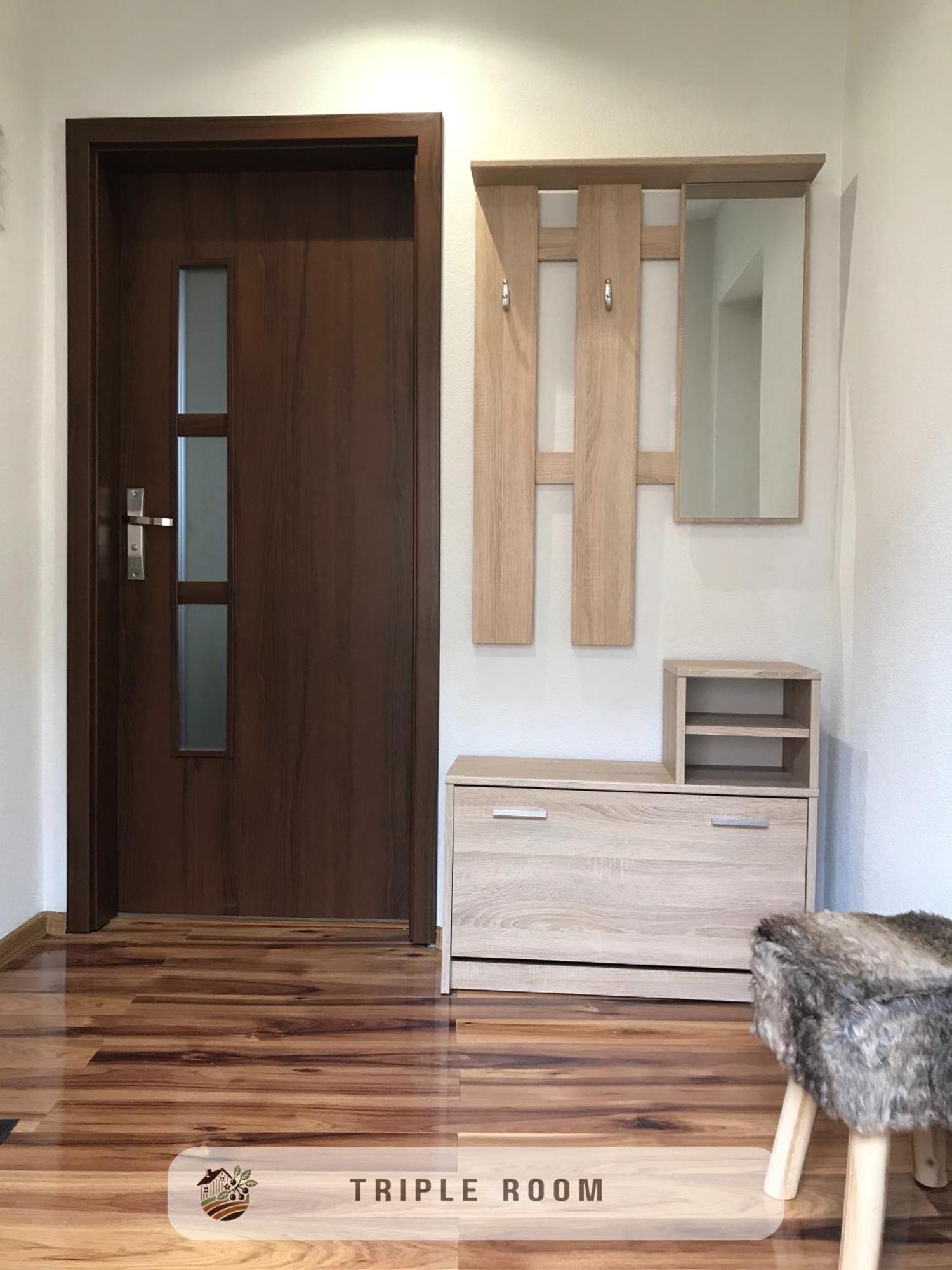 Apartmanovy Dom Visnove Bagian luar foto