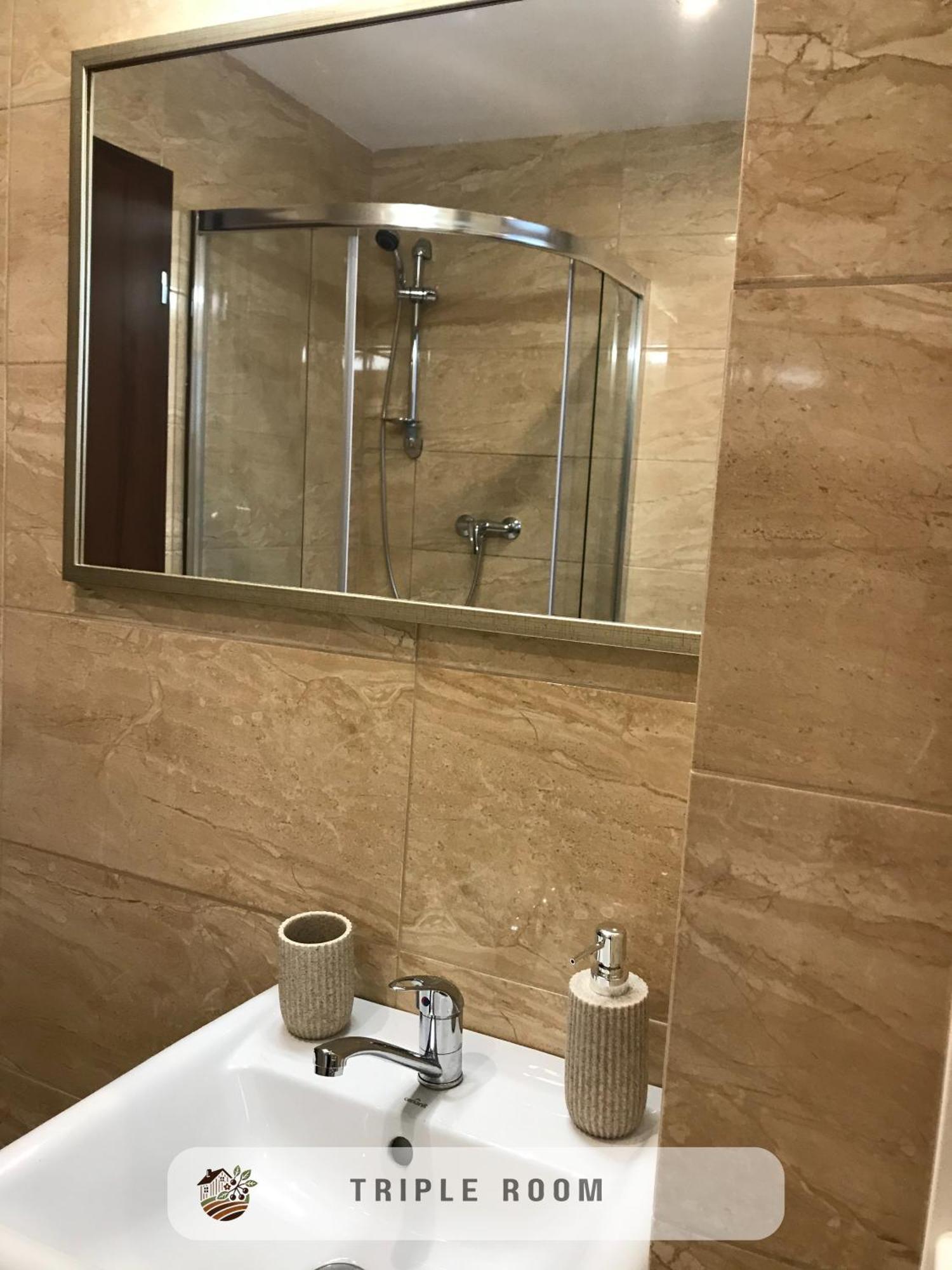 Apartmanovy Dom Visnove Bagian luar foto