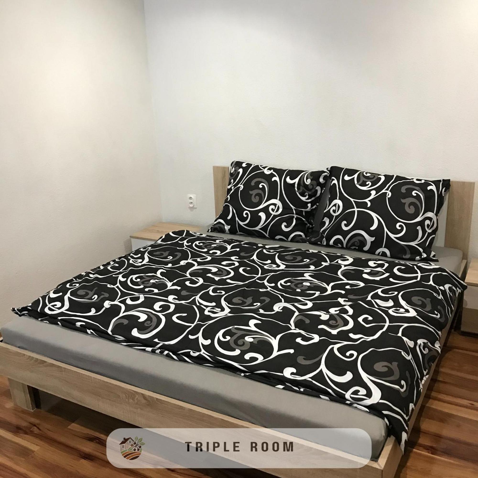 Apartmanovy Dom Visnove Bagian luar foto
