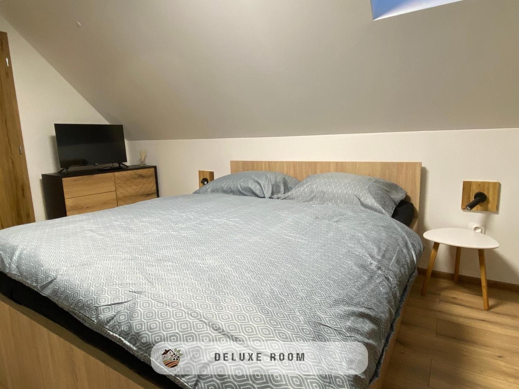 Apartmanovy Dom Visnove Bagian luar foto