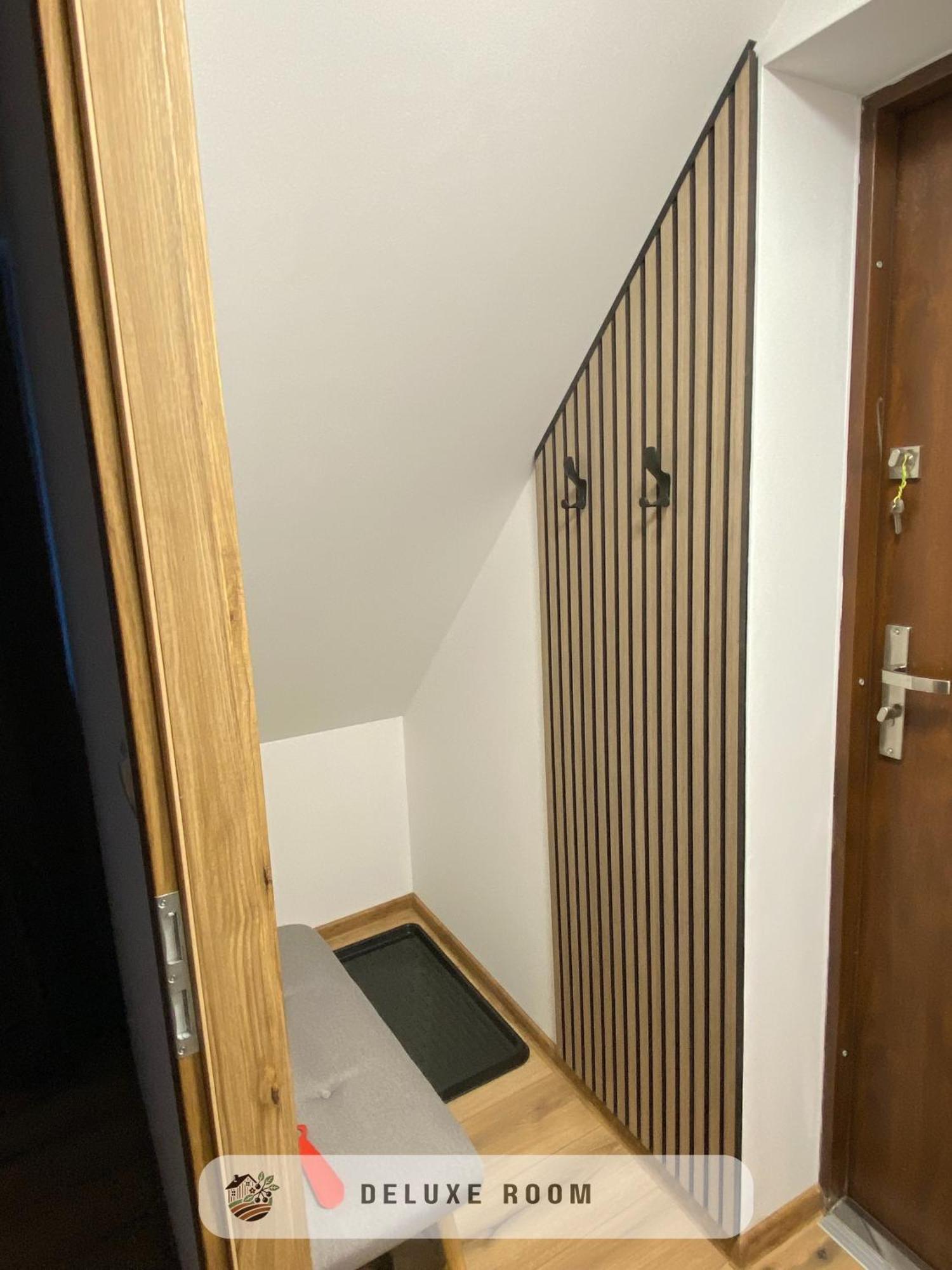 Apartmanovy Dom Visnove Bagian luar foto