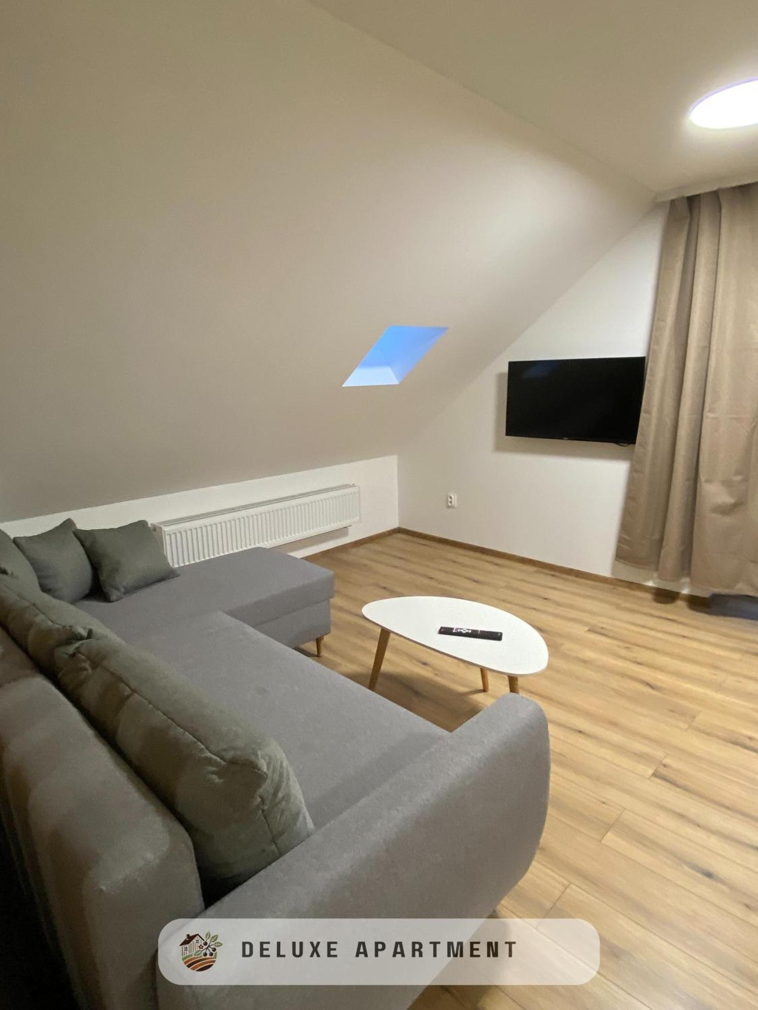 Apartmanovy Dom Visnove Bagian luar foto