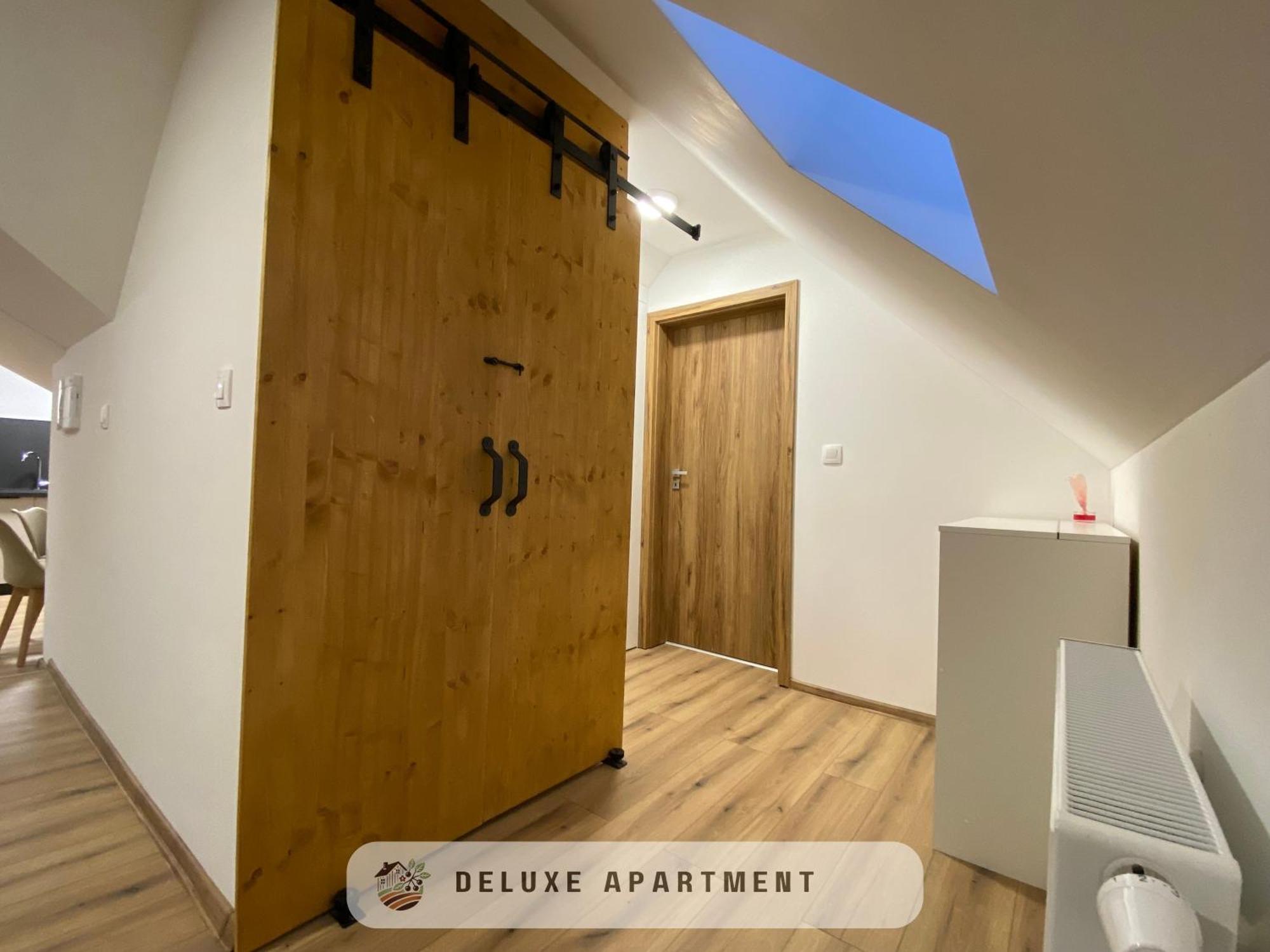 Apartmanovy Dom Visnove Bagian luar foto