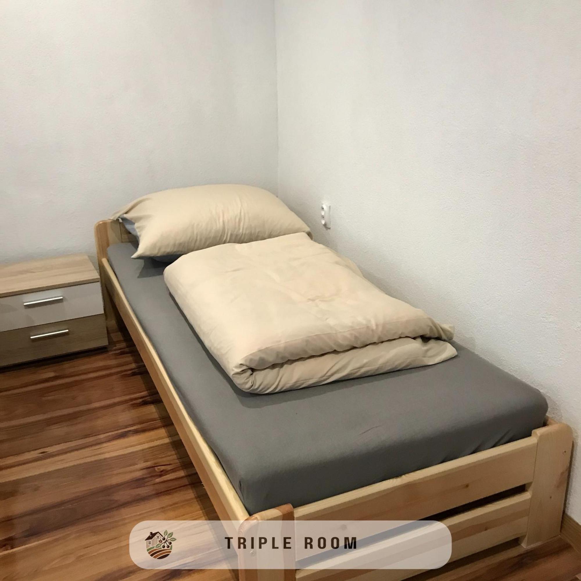 Apartmanovy Dom Visnove Bagian luar foto