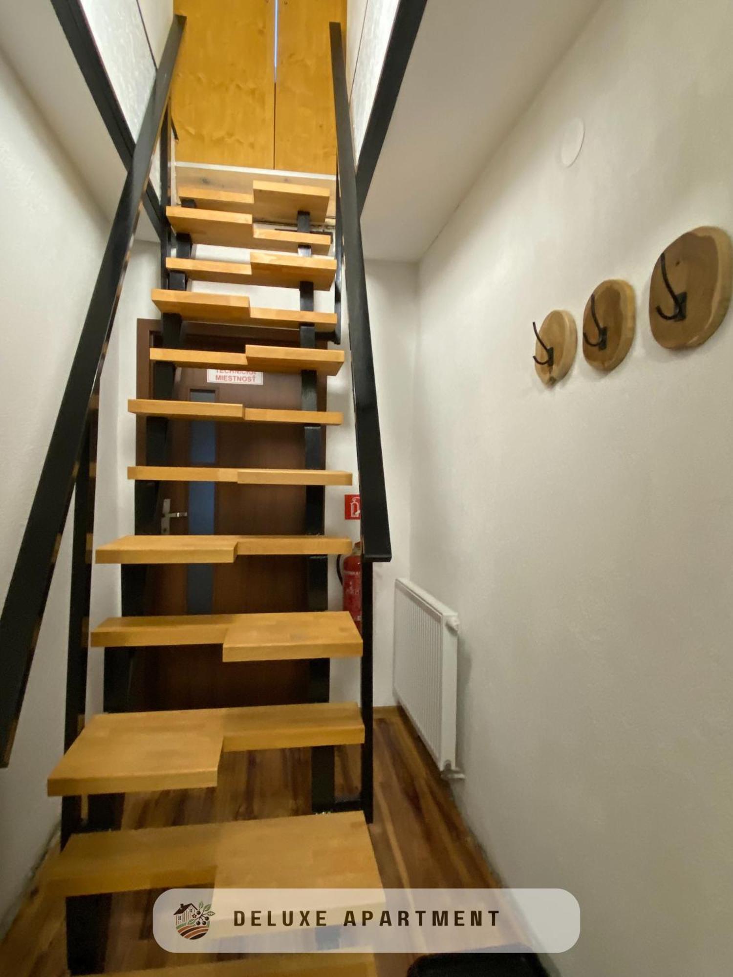 Apartmanovy Dom Visnove Bagian luar foto